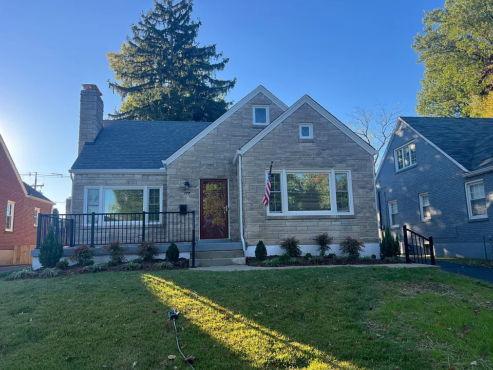 114 Ridgeway Ave