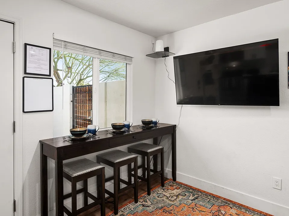 1110 E Polk St #1