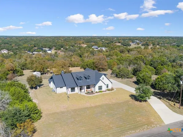 1250 E Creekview Dr, Salado, TX 76571