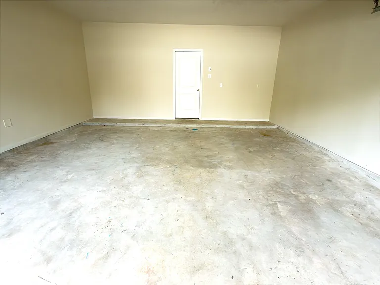 17035 Amarose Dr — Photo 32