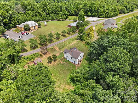 4th image of 121 Piedmont Dr