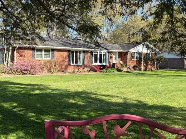 222 Crestwood Dr, Tullahoma, TN 37388