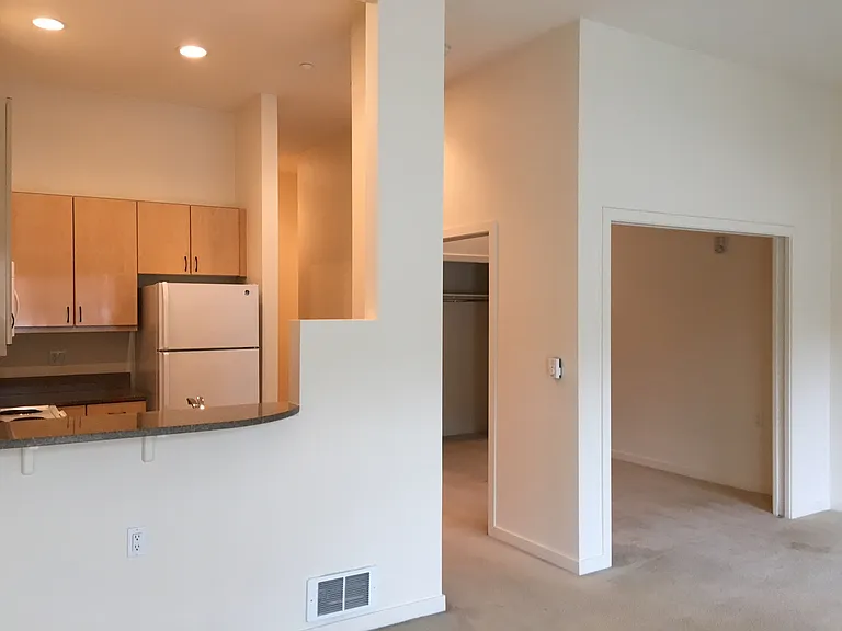 Newell Court Apartments, downtown Mercer Island — Photo 22