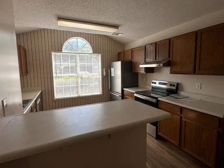 36 Le Moyne Dr — Photo 6