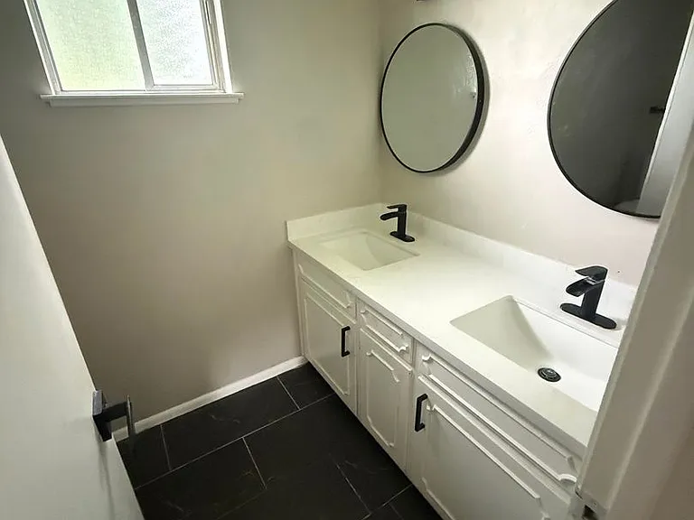 2712 Seattle Ave — Photo 8