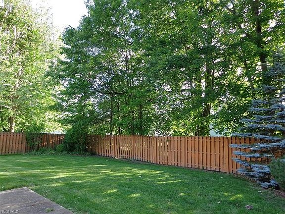 3rd image of 584 Bayberry Dr