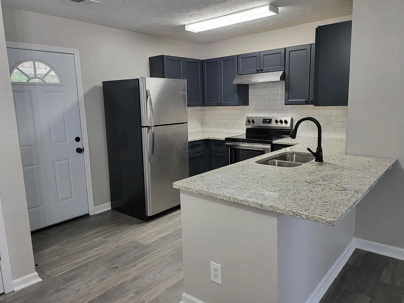 2 bed, 1.5 bath, 1000 sqft, $1,100 — Photo 3