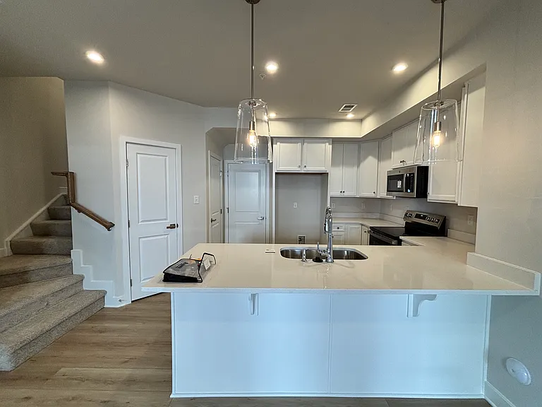 2846 Calgary Ln — Photo 3