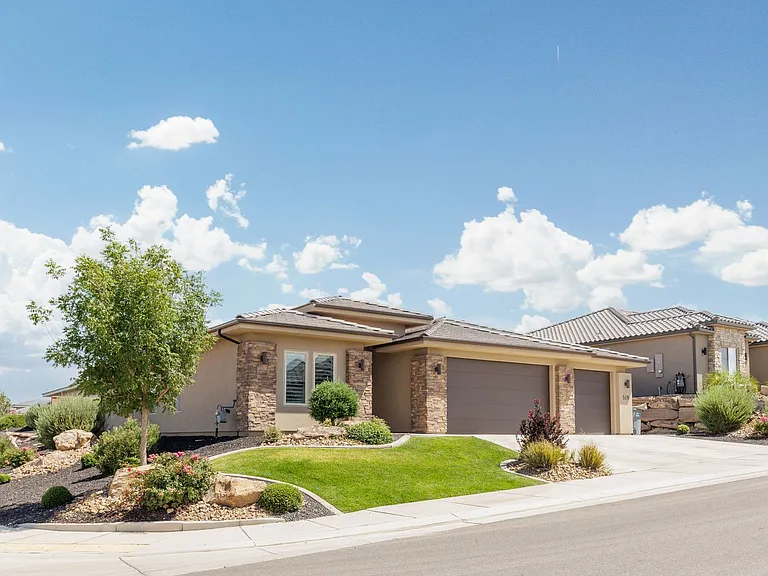 519 S Bracciano Dr — Photo 2