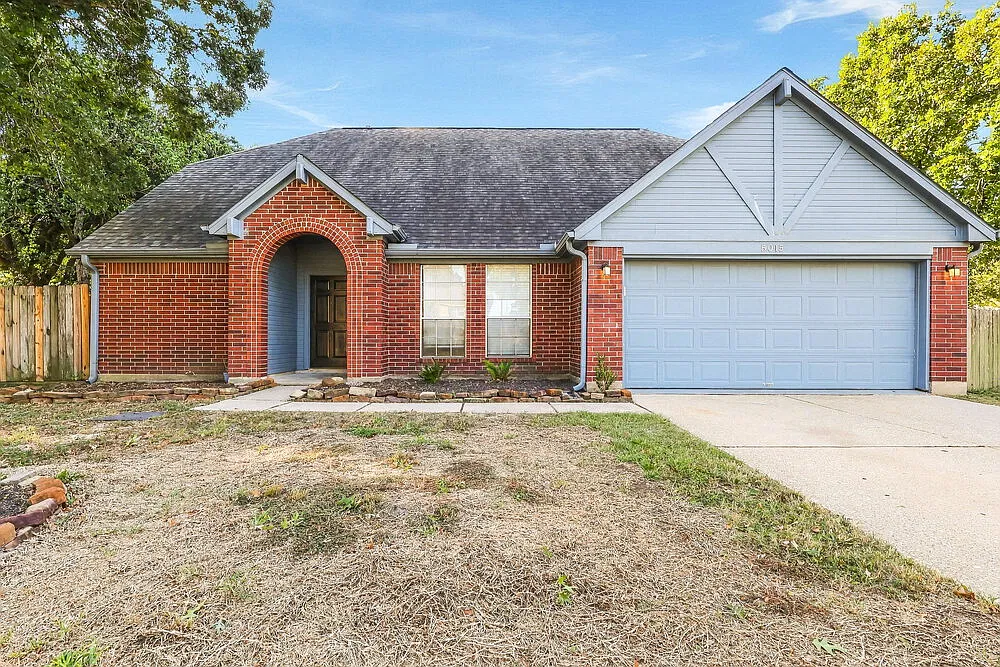 4 bed, 2.5 bath, 2353 sqft, $2,295 — Photo 1