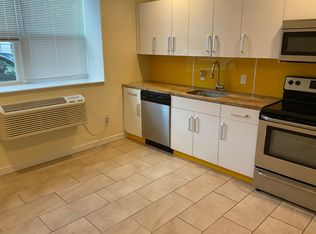 240 S 49th St #204, Philadelphia, PA 19139