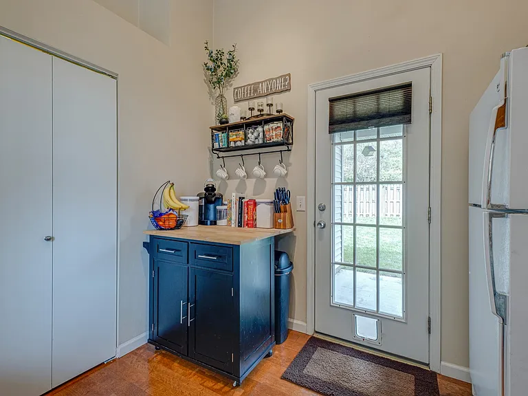 4002 Farmingham Woods Dr — Photo 10
