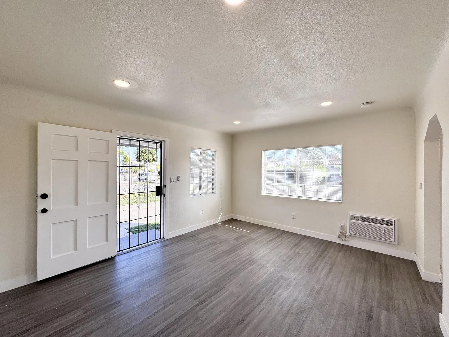 1 bed, 550 sqft, $1,895 — Photo 2