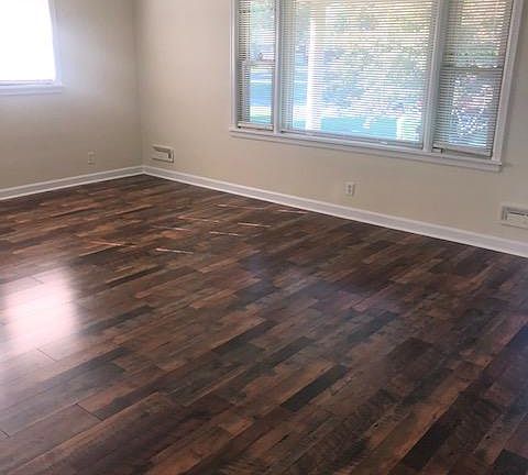 Huge bedrooms with beautiful brand new floor installed today