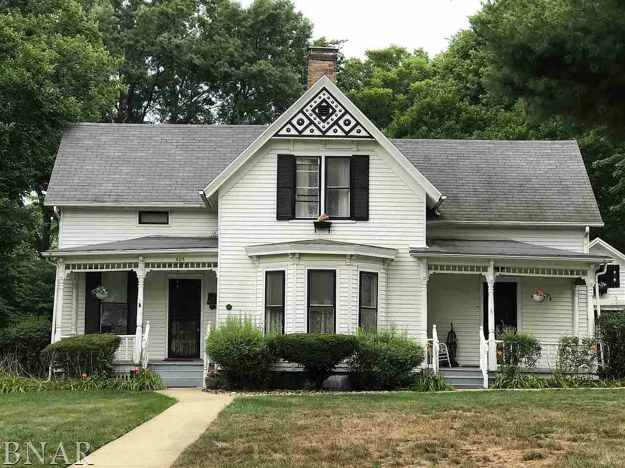 605 N School St photo 1