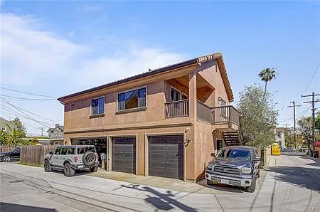 1581 Tustin Ave