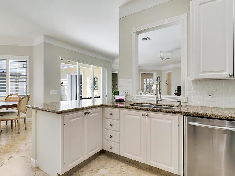 511 Sweet Bay Cir — Photo 14