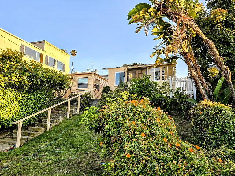 4661 Newport Ave — Photo 13