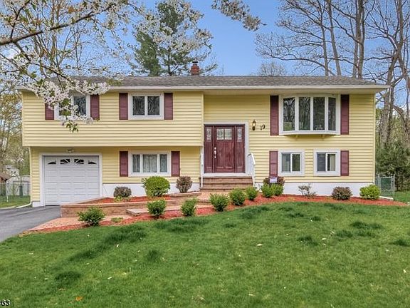 2nd image of 19 Balmoral Dr