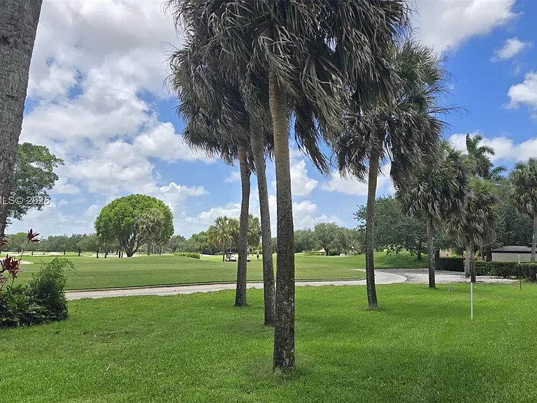 250 Jacaranda Dr #608 — Photo 31
