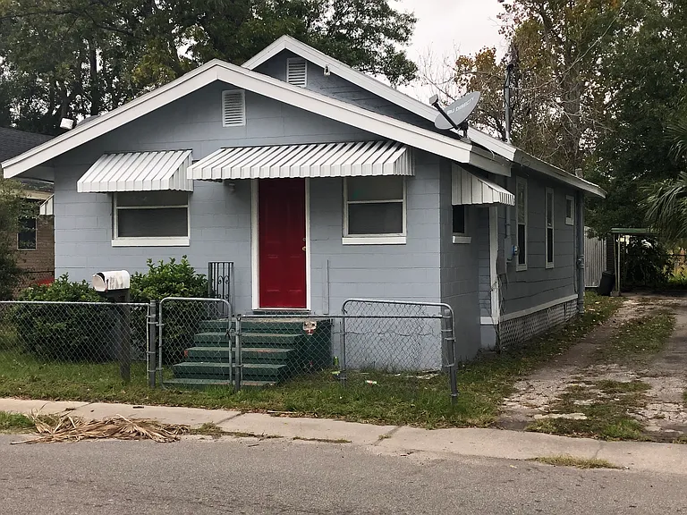 2115 Broadway Ave — Photo 2