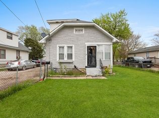 135 N Calhoun St, Aurora, IL 60505