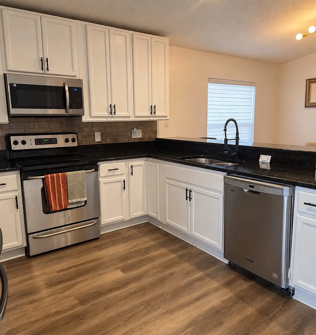 3 bed, 1410 sqft, $3,100 — Photo 3