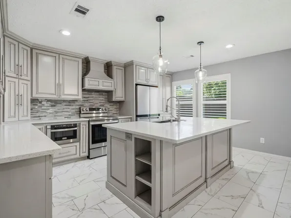 3714 Townes Forest Rd, Friendswood, TX 77546