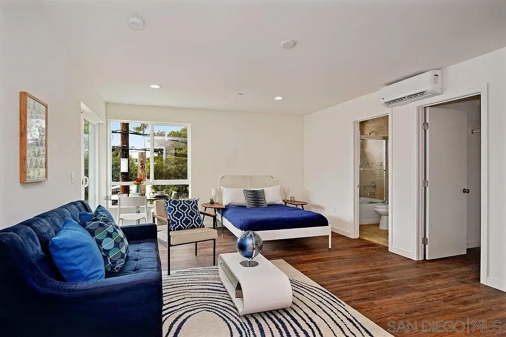Studio, 1.0 bath, 350 sqft, $2,150 — Photo 2