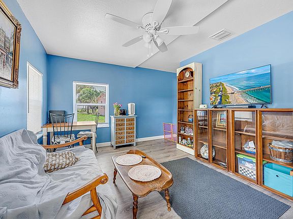 5th image of 5595 SE 46th Avenue