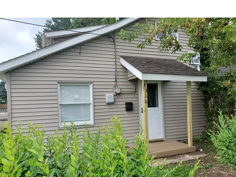 Tyson Pl — Photo 1