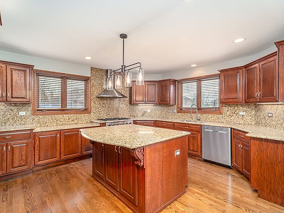 5th image of 10423 Louetta Ln