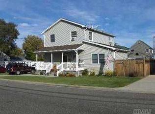 824 Pacific St, Lindenhurst, NY 11757