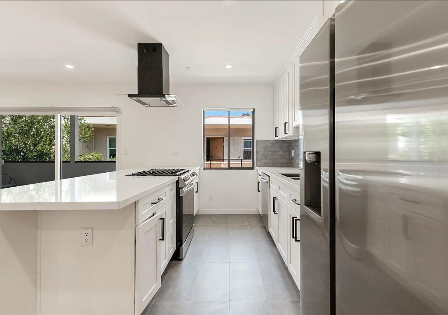 Beautiful Bedroom Apartment in the Heart of West Hollywood and Fairfax! — Photo 4