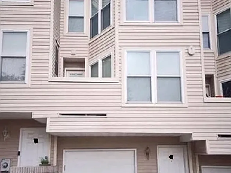 925 Main St — Photo 1