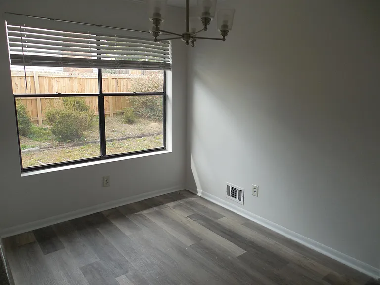 107 Springlakes Cir — Photo 3