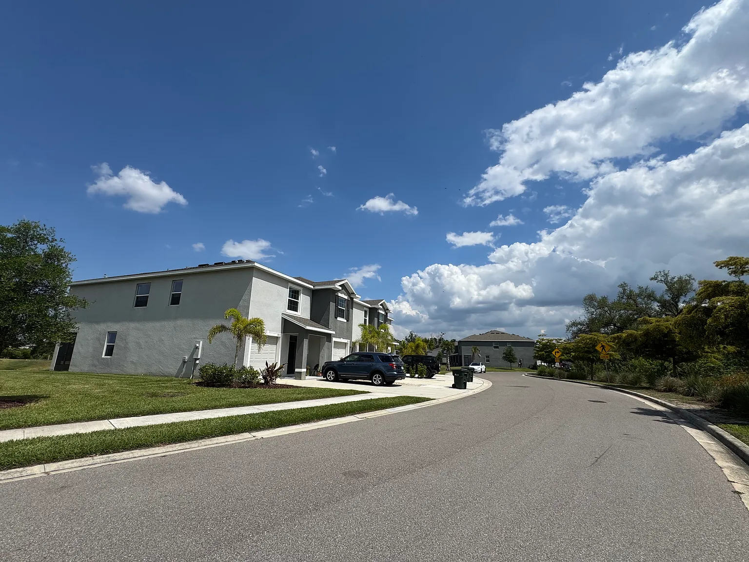 3 bed, 2.5 bath, 1724 sqft, $2,400 — Photo 2