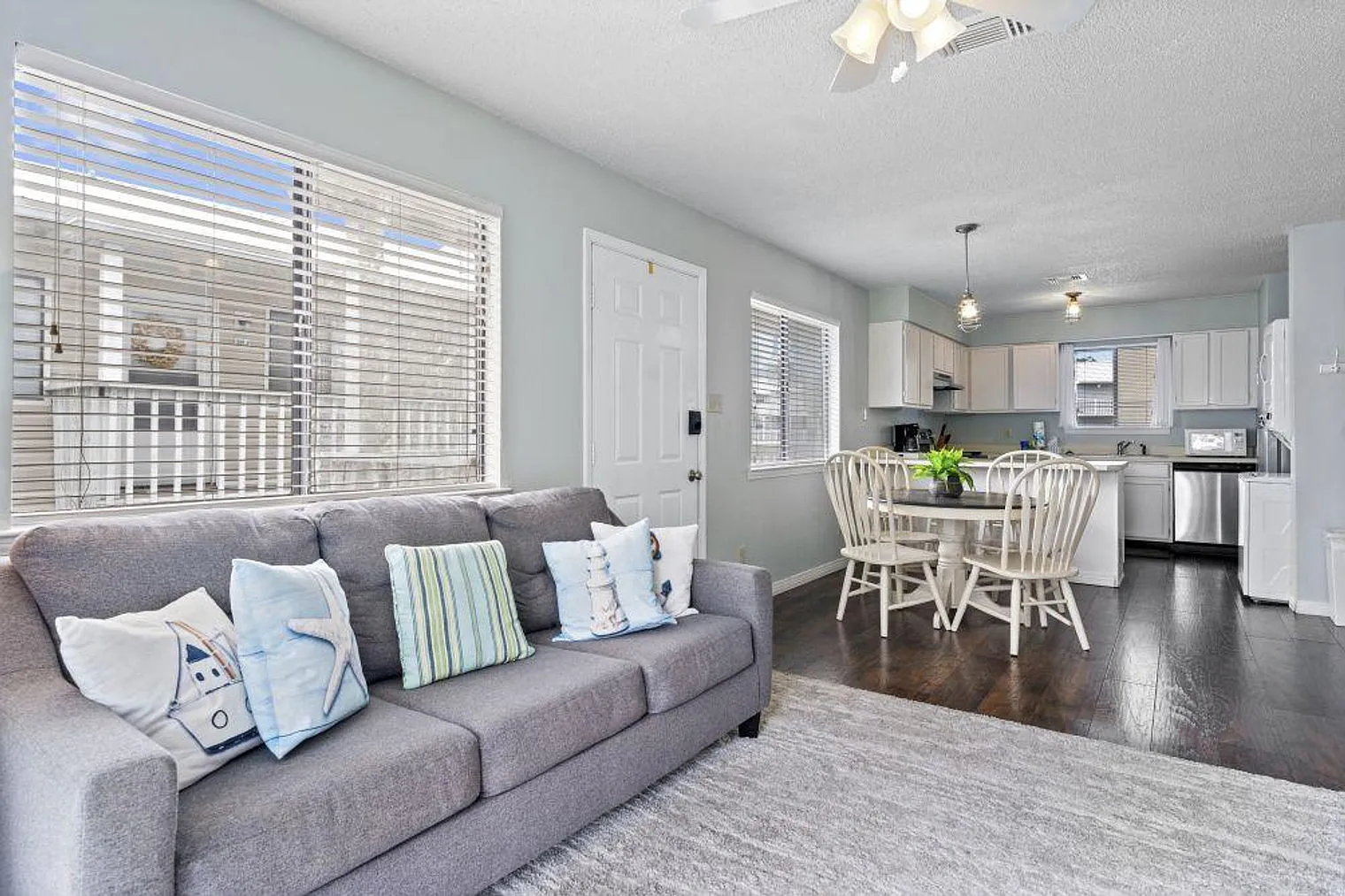 2 bed, 2.0 bath, 871 sqft, $2,850 — Photo 1