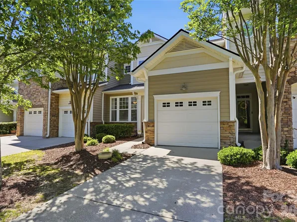 2084 Calloway Pines Dr, Tega Cay, SC 29708