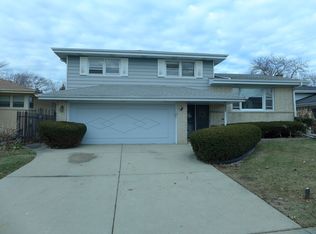 8650 W Madison Dr, Niles, IL 60714