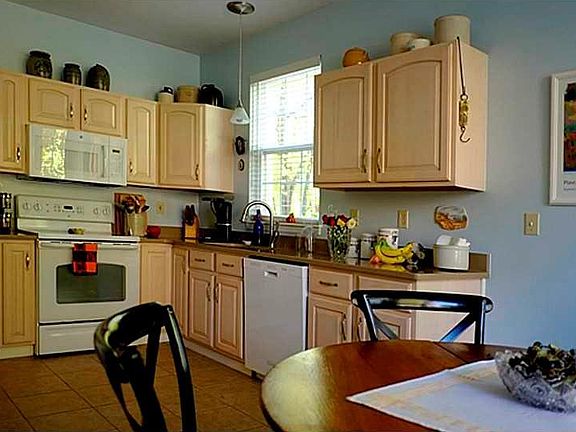2nd image of 122 Granite Ct