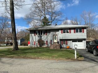 37 Lilchester Rd, Hopatcong, NJ 07843