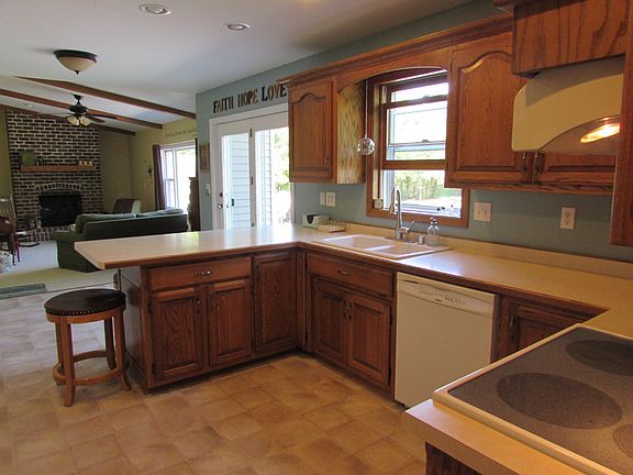 Spacious Eat-in Kitchen
