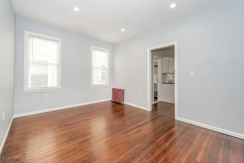 3 bed, 1.0 bath, $2,300 — Photo 4