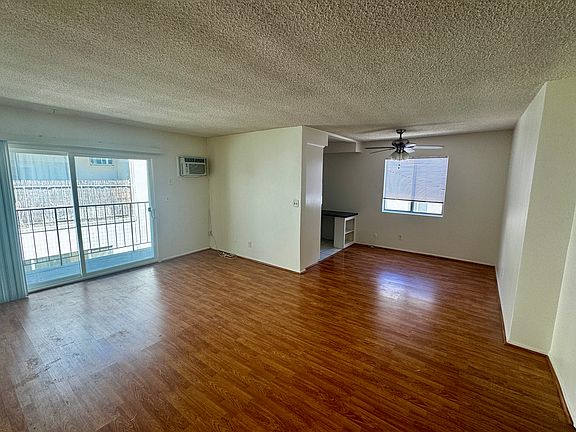 3rd image of 1012 N Laurel Ave #10A
