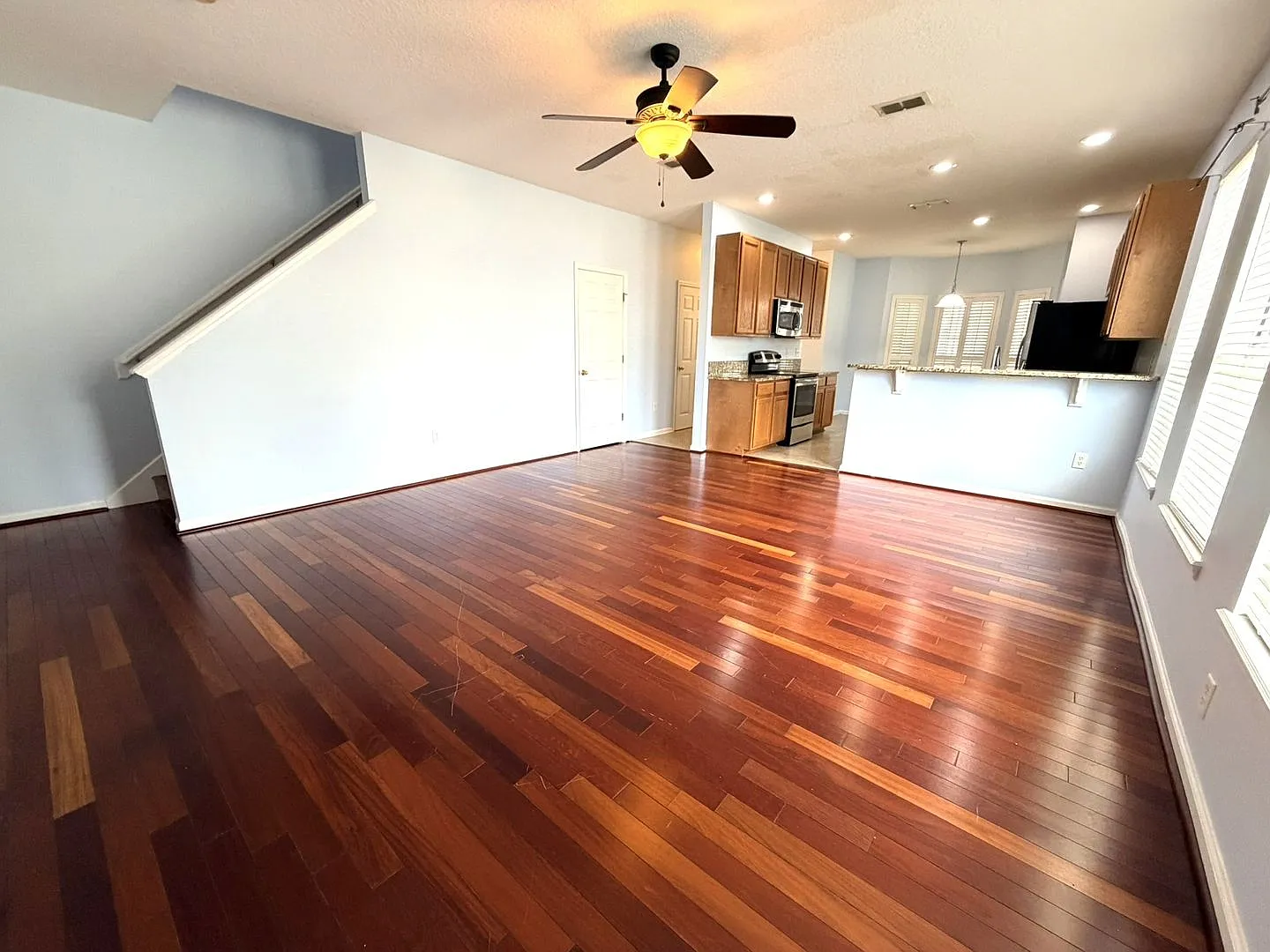 Beautiful Orange Park / Plantation Village 2 Car Garage Townhome — Photo 3
