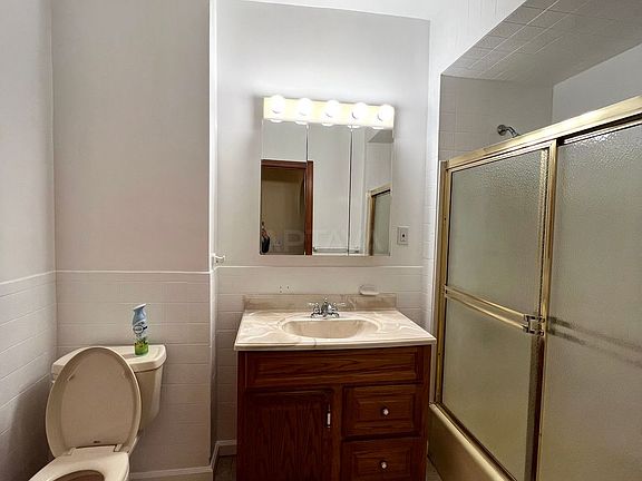 5th image of 225 Holland St