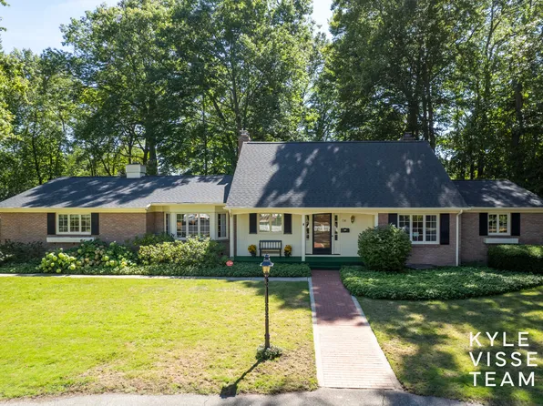 738 Kent Hills Rd NE, Grand Rapids, MI 49505