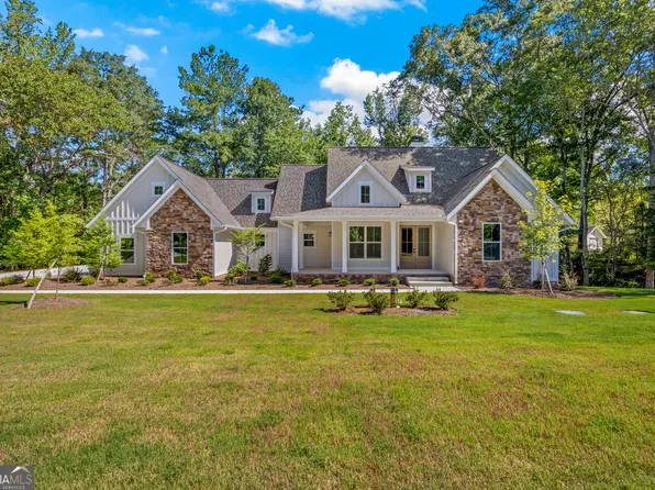 110 Farr Lake Dr, Tyrone, GA 30290