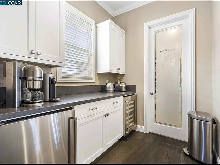 2049 Elderberry Dr — Photo 11